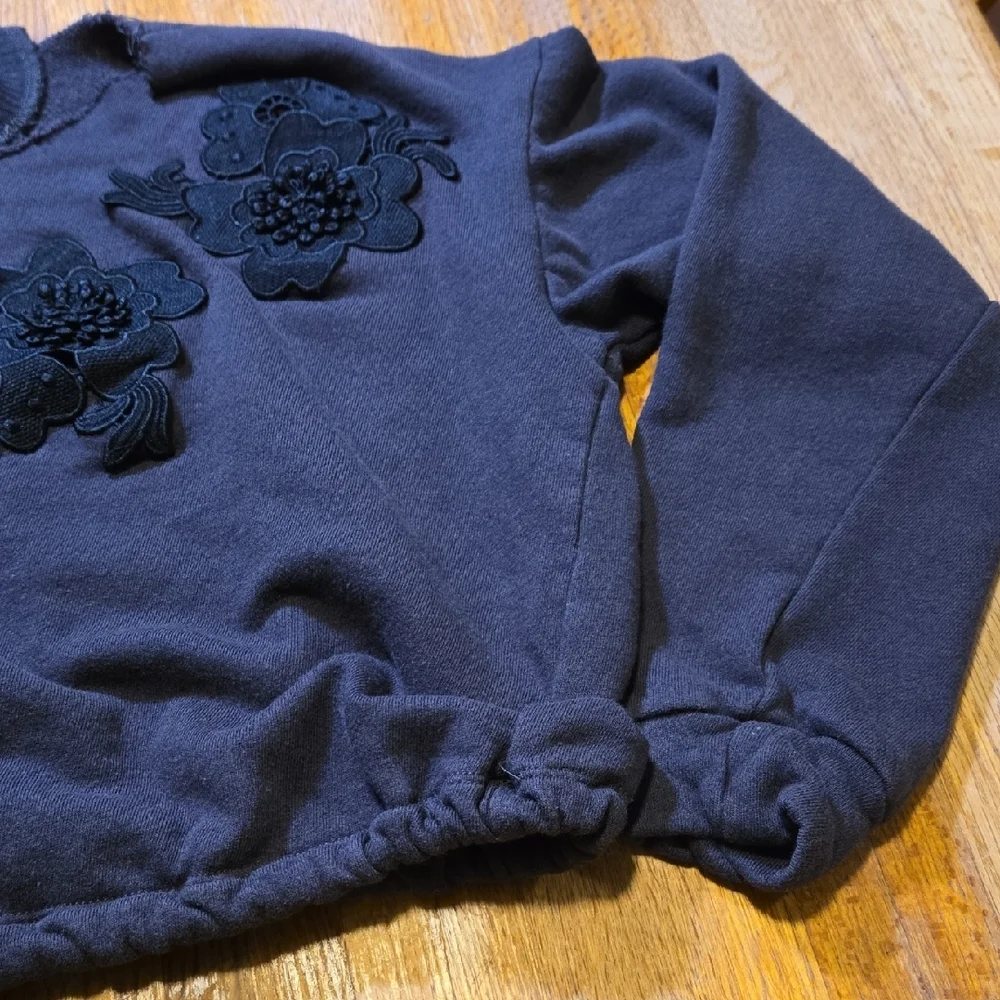 Chloe & Katie Women‎ Small Black Floral Crew Neck Cropped Drawstring Hem Sweater
